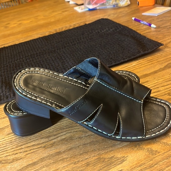 Josef Seibel Black Leather comfort sandal shoe. Size 9.5 or 40. Like new!